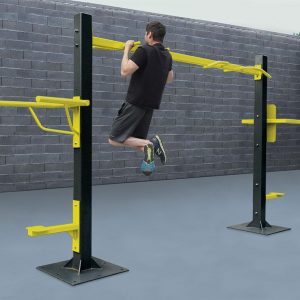 2-Person pull-up vertical knee raises